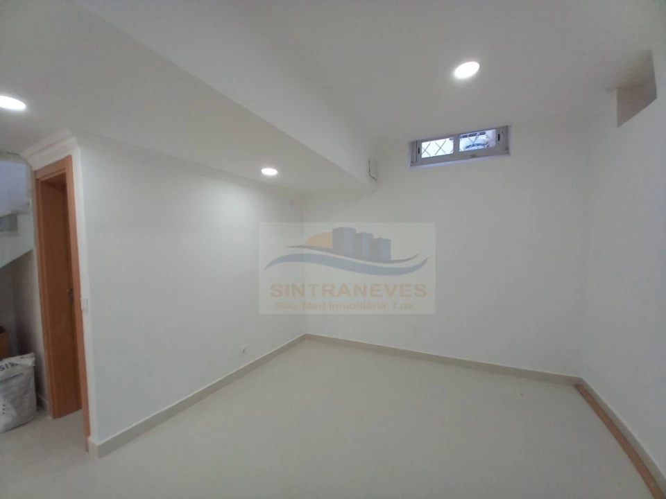 Moradia T4 para Venda em São Domingos de Rana Foto 51