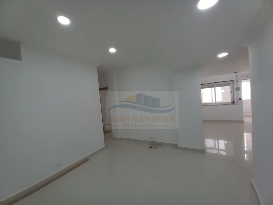 Moradia T4 para Venda em São Domingos de Rana Foto 53