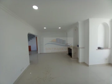 Moradia T4 para Venda em São Domingos de Rana