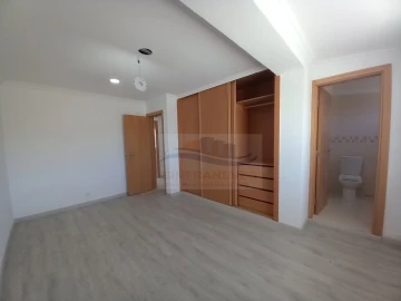 Moradia T4 para Venda em São Domingos de Rana