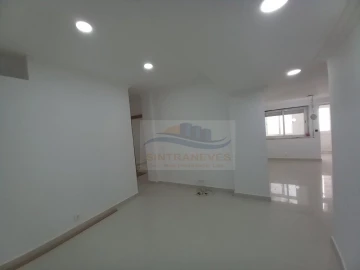 Moradia T4 para Venda em São Domingos de Rana