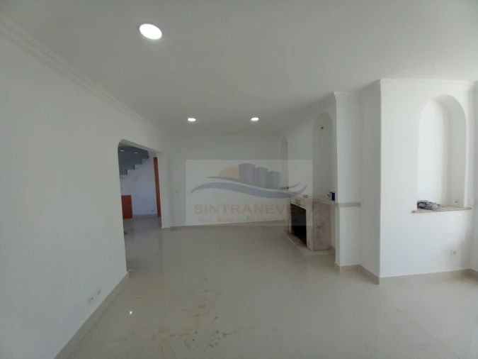Moradia T4 para Venda em São Domingos de Rana Foto 5