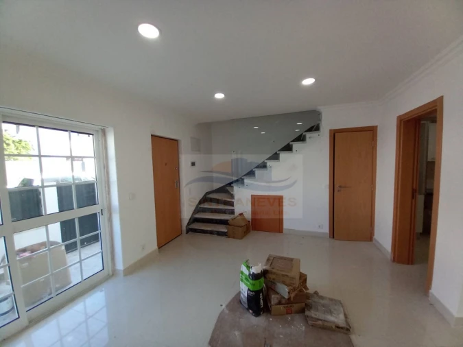 Moradia T4 para Venda em São Domingos de Rana Foto 9