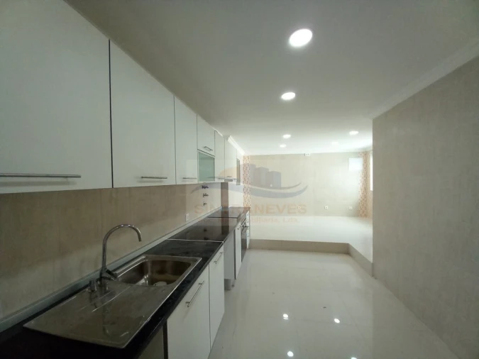 Moradia T4 para Venda em São Domingos de Rana Foto 12