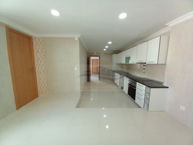 Moradia T4 para Venda em São Domingos de Rana Foto 15