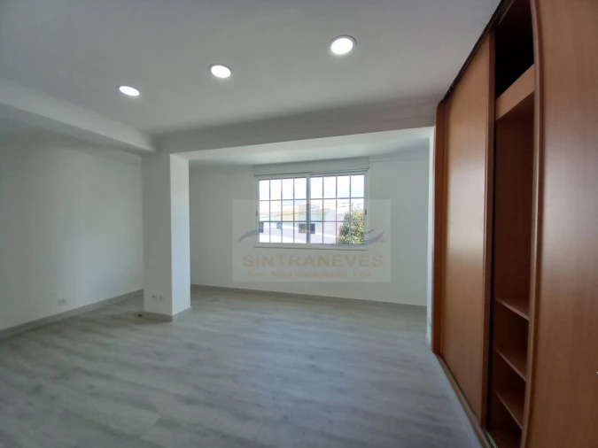 Moradia T4 para Venda em São Domingos de Rana Foto 20