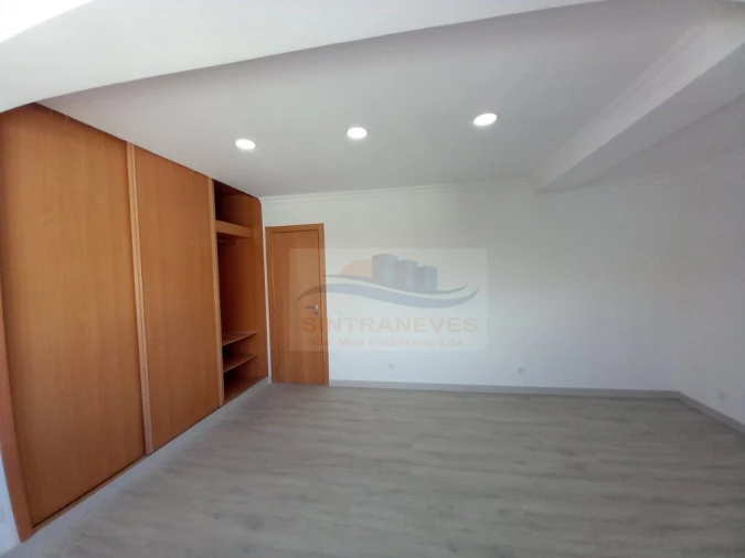 Moradia T4 para Venda em São Domingos de Rana Foto 22