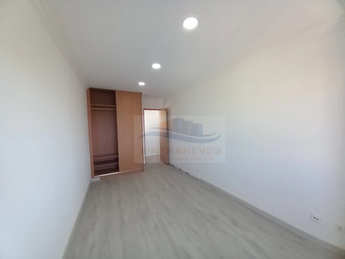 Moradia T4 para Venda em São Domingos de Rana Foto 39