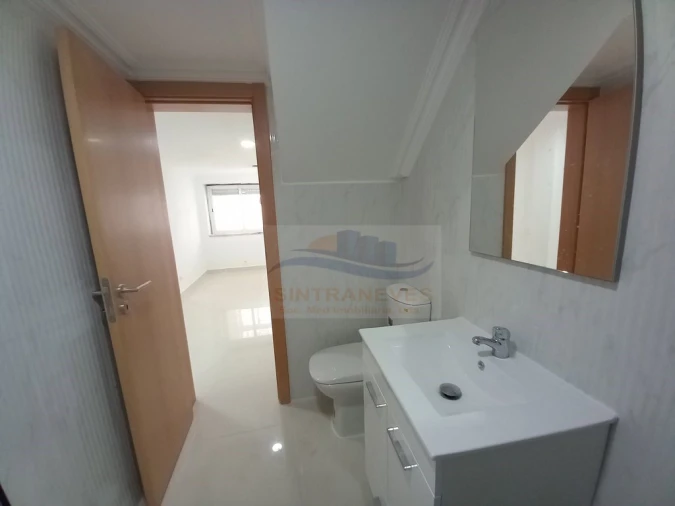Moradia T4 para Venda em São Domingos de Rana Foto 48