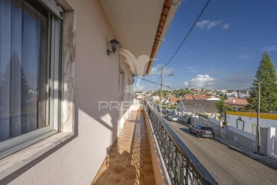 Moradia T4 para Venda em Charneca de Caparica e Sobreda