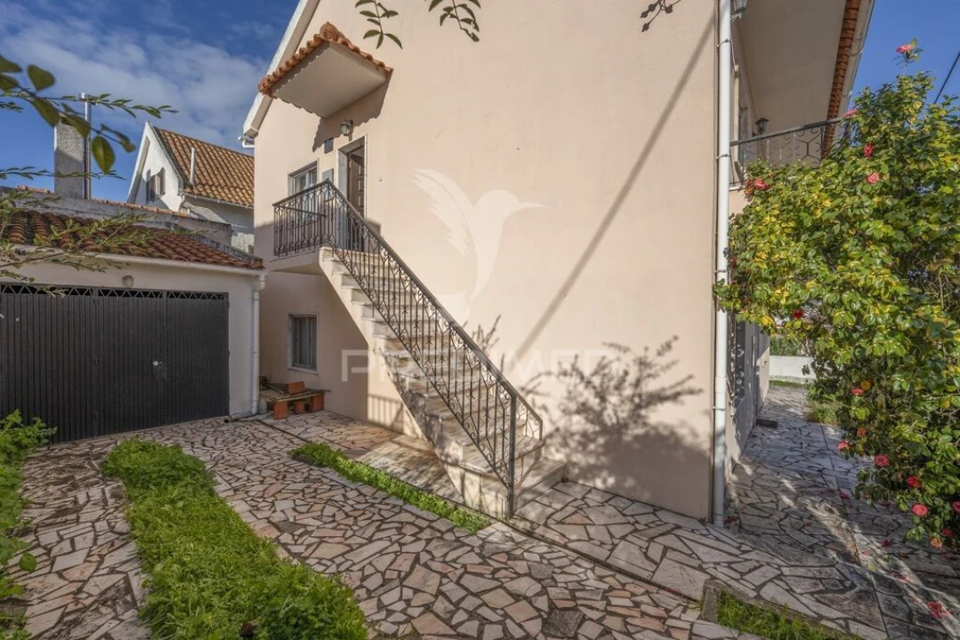 Moradia T4 para Venda em Charneca de Caparica e Sobreda Foto 15