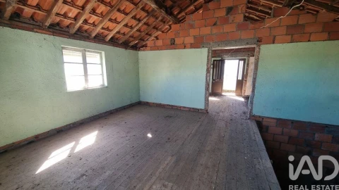 Moradia para Venda em Vale de Azares