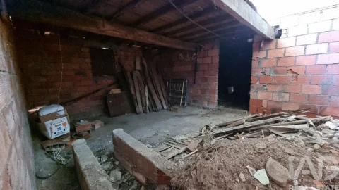 Moradia para Venda em Vale de Azares