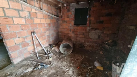 Moradia para Venda em Vale de Azares