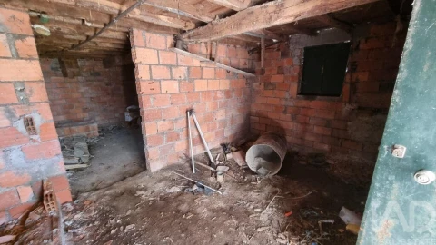 Moradia para Venda em Vale de Azares