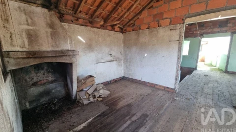 Moradia para Venda em Vale de Azares