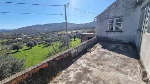 Moradia para Venda em Vale de Azares