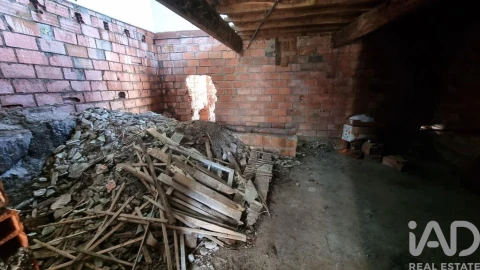 Moradia para Venda em Vale de Azares