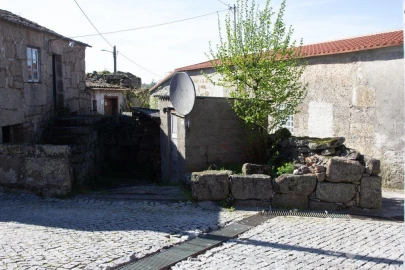 Moradia T2 para Venda em Lagos da Beira e Lajeosa