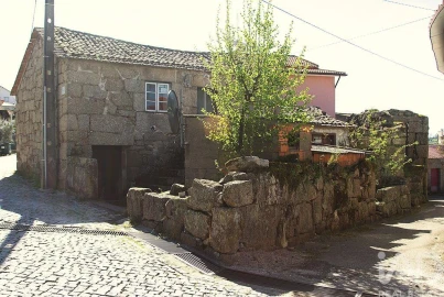 Moradia T2 para Venda em Lagos da Beira e Lajeosa