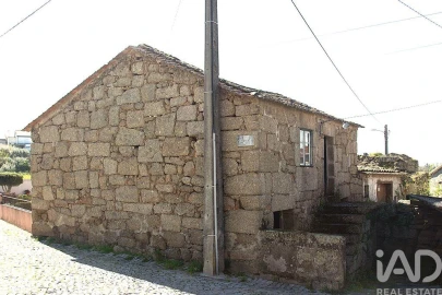 Moradia T2 para Venda em Lagos da Beira e Lajeosa