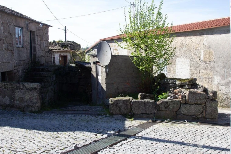 Moradia T2 para Venda em Lagos da Beira e Lajeosa Foto 8