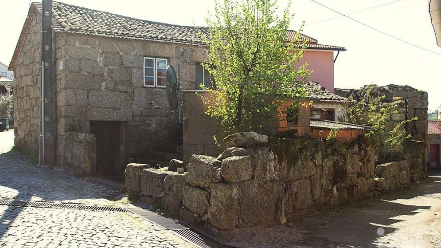 Moradia T2 para Venda em Lagos da Beira e Lajeosa