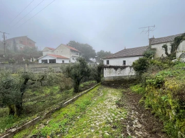 Moradia T3 para Venda em Castanheira de Pêra e Coentral