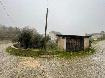 Moradia T3 para Venda em Castanheira de Pêra e Coentral