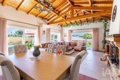 Moradia T4 para Venda em Nadadouro