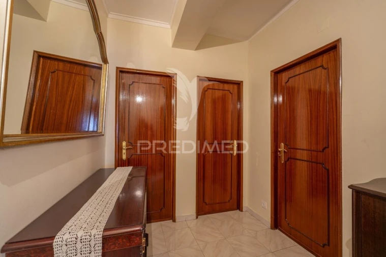 Apartamento T3 para Venda em Pontinha e Famões Foto 17