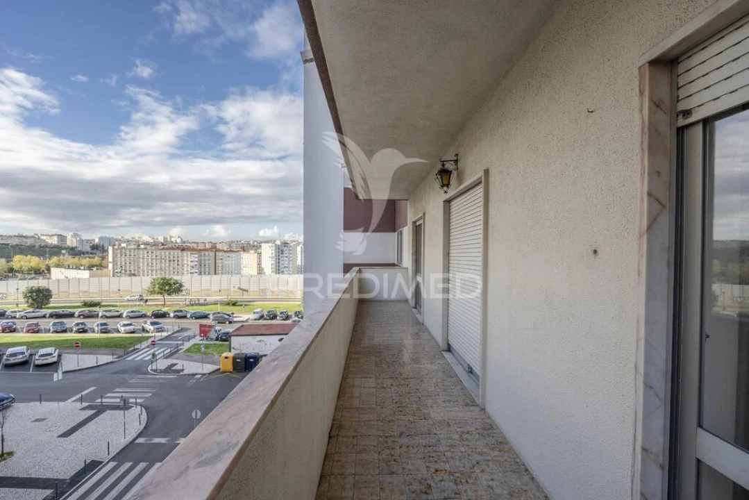 Apartamento T3 para Venda em Pontinha e Famões Foto 14