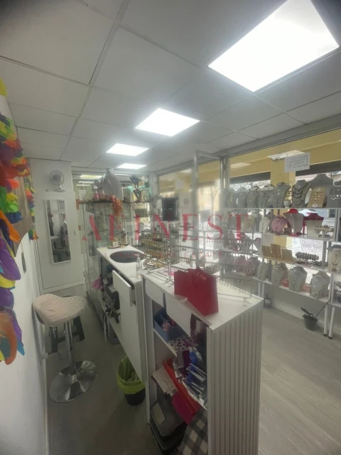 Loja para Arrendamento em Costa da Caparica