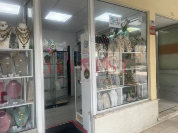 Loja para Arrendamento em Costa da Caparica