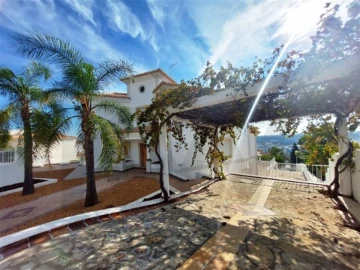 Moradia T4 para Arrendamento em Albufeira e Olhos de Água