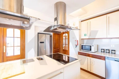 Moradia T4 para Arrendamento em Albufeira e Olhos de Água