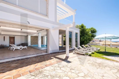 Moradia T4 para Arrendamento em Albufeira e Olhos de Água