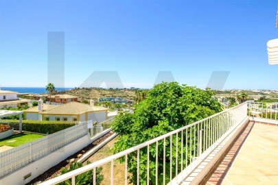 Moradia T4 para Arrendamento em Albufeira e Olhos de Água