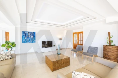 Moradia T4 para Arrendamento em Albufeira e Olhos de Água