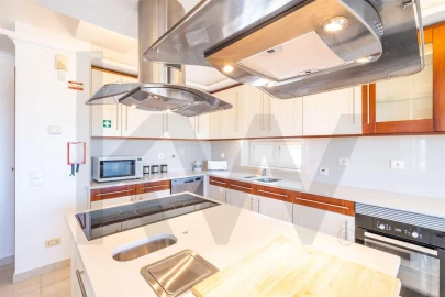 Moradia T4 para Arrendamento em Albufeira e Olhos de Água