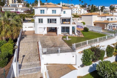 Moradia T4 para Arrendamento em Albufeira e Olhos de Água