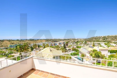 Moradia T4 para Arrendamento em Albufeira e Olhos de Água