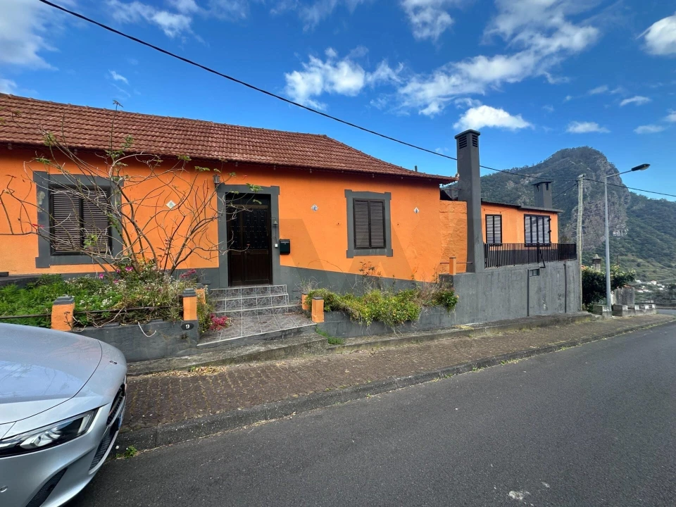 Moradia T3 para Venda em São Roque do Faial Foto 1