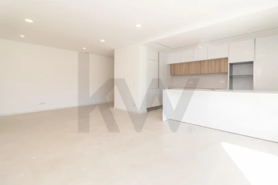 Apartamento T2 para Venda em Charneca de Caparica e Sobreda