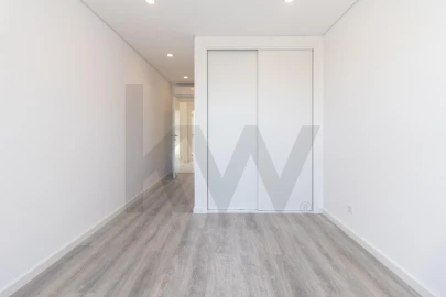 Apartamento T2 para Venda em Charneca de Caparica e Sobreda