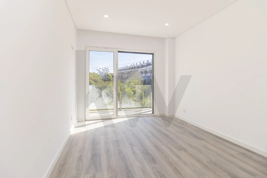 Apartamento T2 para Venda em Charneca de Caparica e Sobreda Foto 38