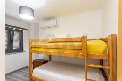 Moradia T4 para Venda em Laranjeiro e Feijó