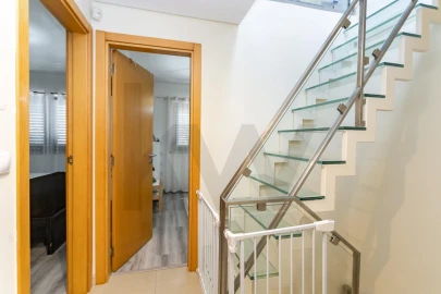 Moradia T4 para Venda em Laranjeiro e Feijó