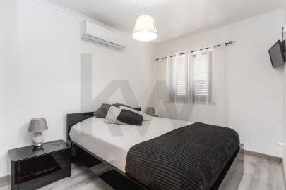 Moradia T4 para Venda em Laranjeiro e Feijó