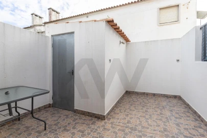 Moradia T4 para Venda em Laranjeiro e Feijó